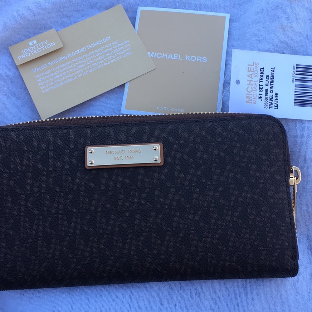 🆕 Michael Kors Jet set travel signaturewallet NWT